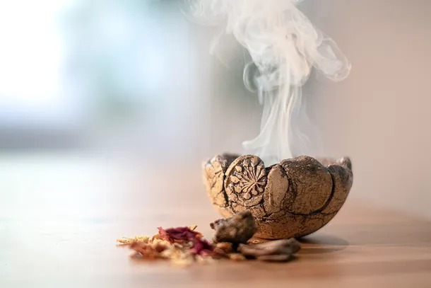 Los rituales para hacer antes de que termine marzo y atraer mucha plata