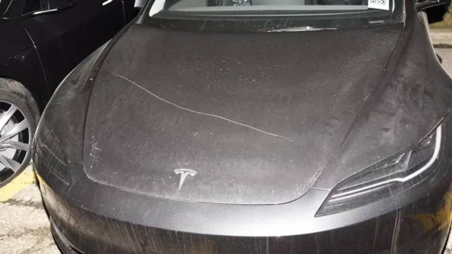 Vandalizan decenas de vehículos de Tesla en Canadá