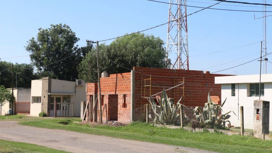Provincia avanza en la construcción de un SUM comunal en San Eugenio
