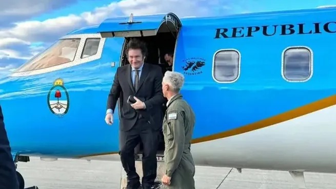 Javier Milei ya está en EEUU y espera reunirse con Donald Trump