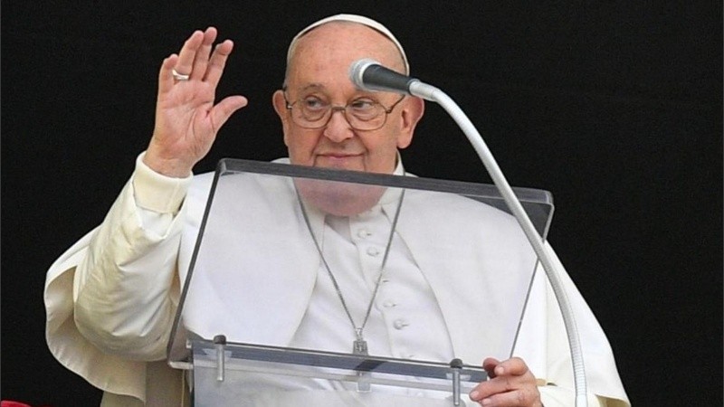 La salud del Papa mejora y se especula con su reaparición pública