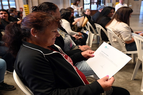 150 vecinos recibieron certificados en formación laboral  