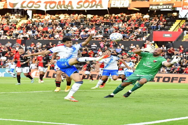 A Colón le alcanzaba con empatar y perdió con un gol agónico de San Telmo en El Brigadier