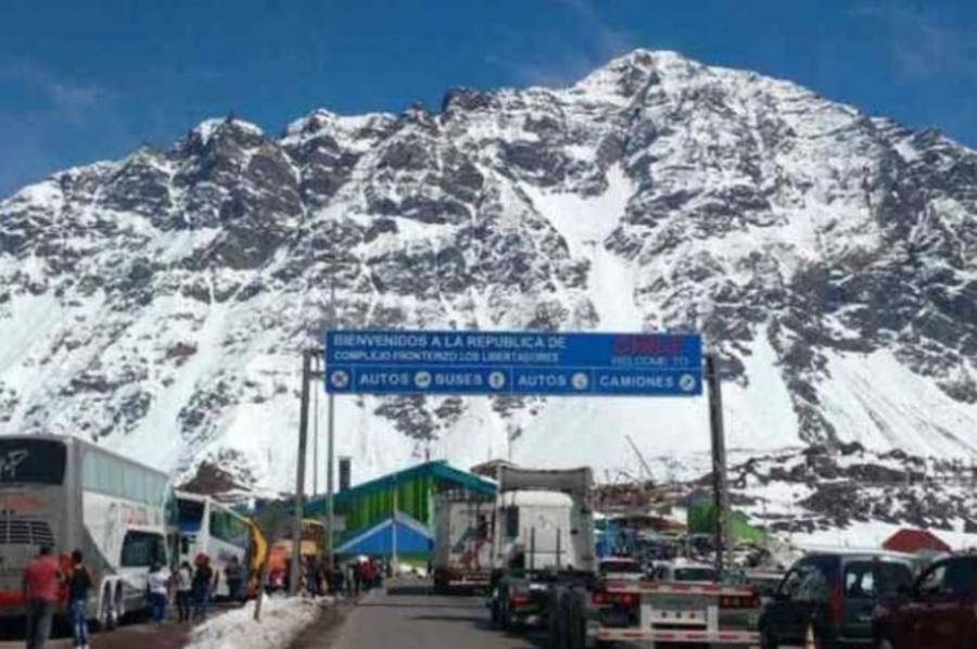 Éxodo argentino a Chile: crecen los cruces y el comercio no para
