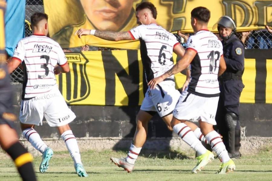 Pereyra se juega su cargo en Colón en un partido límite ante Chacarita
