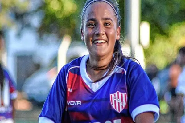 Primera B: Unión goleó a Deportivo Merlo en su debut