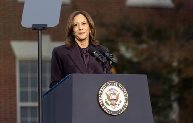 Estados Unidos: Kamala Harris reapareció públicamente y alertó acerca de una posible crisis constitucional
