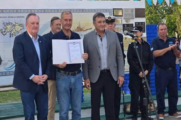 Homenaje a los héroes del ARA General Belgrano