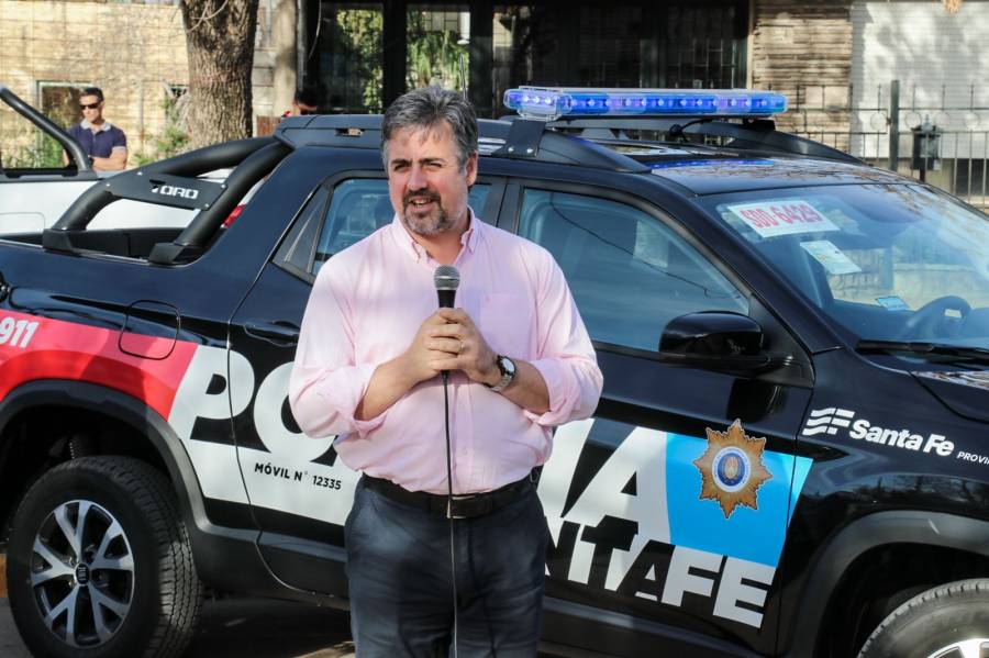 Provincia entregó 4 nuevas camionetas a la Policía del departamento San Martín