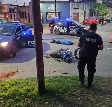 Falleció un motociclista durante un choque en barrio Los Hornos