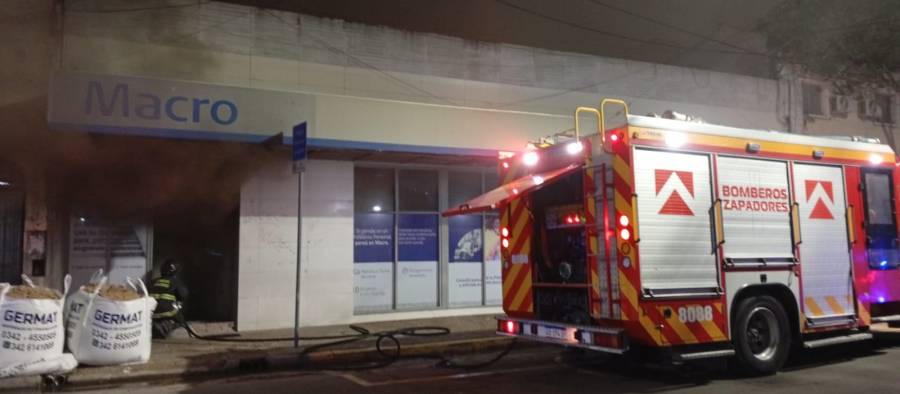 Sofocaron un incendio en una sucursal del Macro en la Recoleta