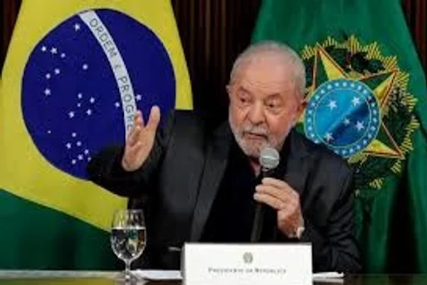 Lula busca límites para redes sociales en Brasil.