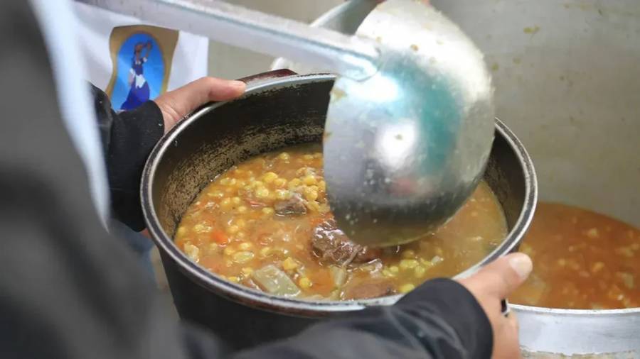 Insólito: más de 65 vecinos resultaron intoxicados tras un locro popular en La Rioja