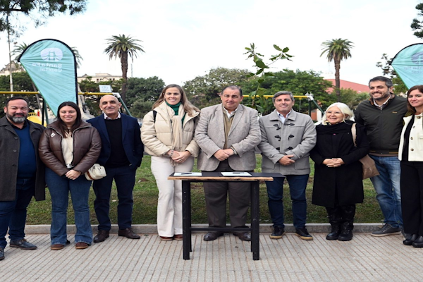 Firmaron un convenio de padrinazgo para fortalecer el arbolado urbano 
