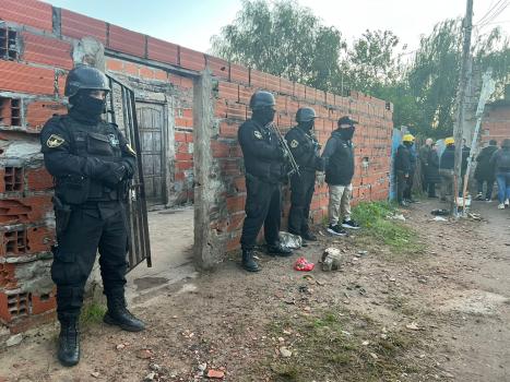 Derribaron un búnker de venta de drogas en el barrio Villa del Parque