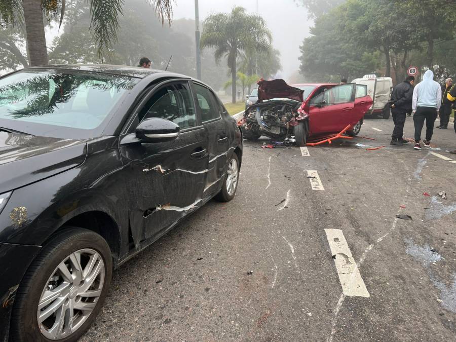 Grave accidente de tránsito en la Costanera: hay cuatro autos involucrados