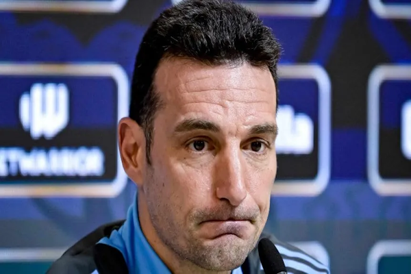 Scaloni bancó a los nenes Newell ´s de la foto con Malcorra