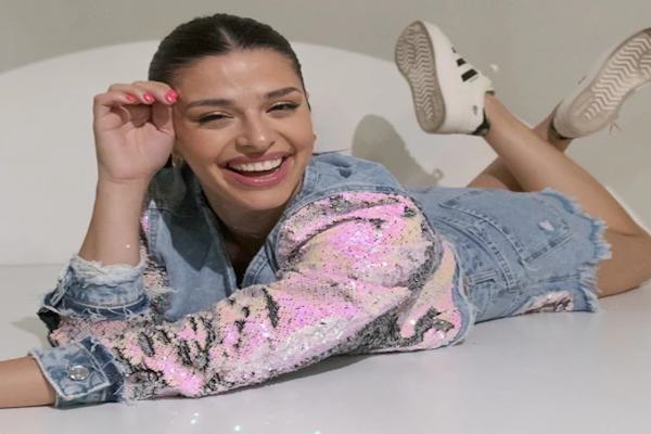 Eugenia Quevedo presenta su versión en vivo de “50%”