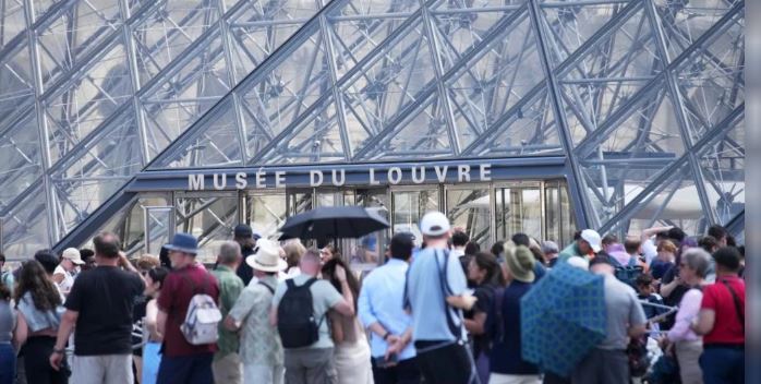 Trabajadores del Louvre de París realizaron una huelga por las pésimas condiciones laborales