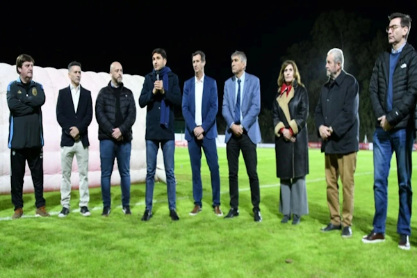 Pullaro inauguró nuevas luminarias en la Liga Santafesina