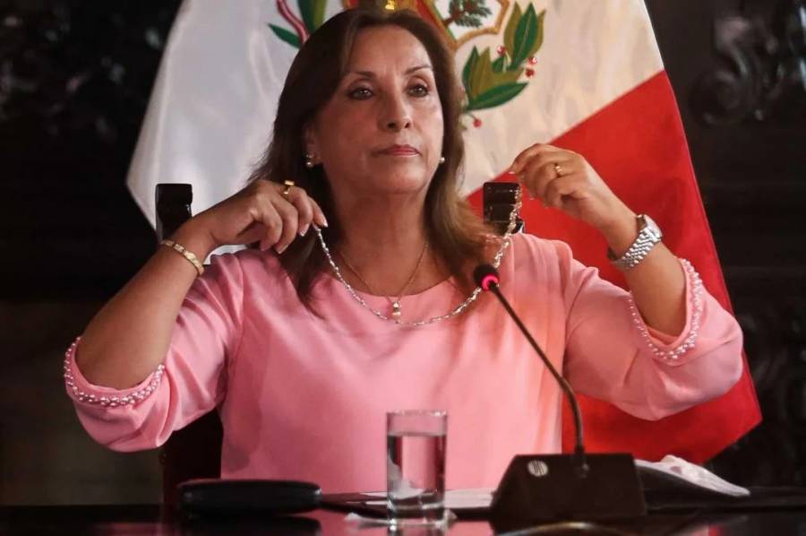 Perú: quieren destituir a Dina Boluarte por abandono indebido del cargo al practicarse una cirugía estética