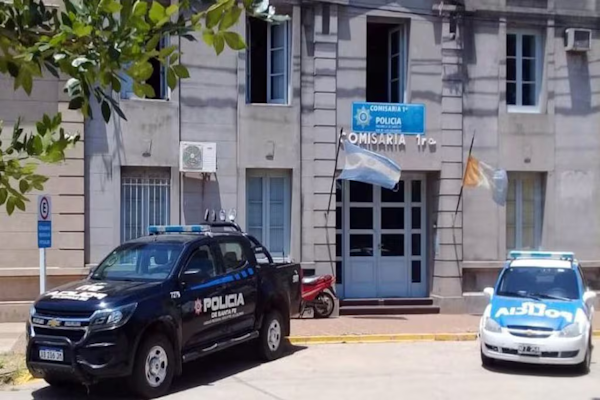 Comisaría de Esperanza: una policía y un preso tuvieron sexo en una celda y se filmaron