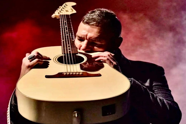 Fernando Ruíz Díaz con el primer adelanto de su disco solista