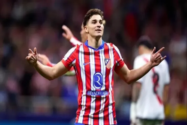 Julián Álvarez se probó en Colón y no quedó