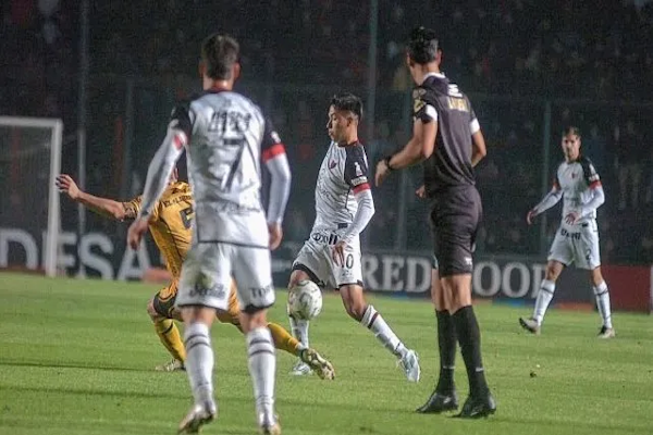 Se reanuda este martes a las 11 el partido entre Colón y Mitre a puertas cerradas