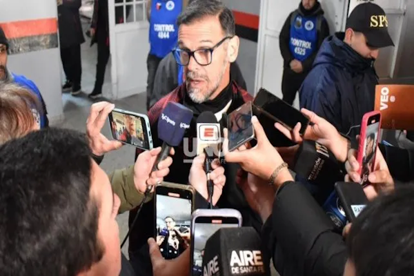 Yllana no se baja y continúa en Colón