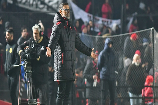 Colón despidió a Andrés Yllana