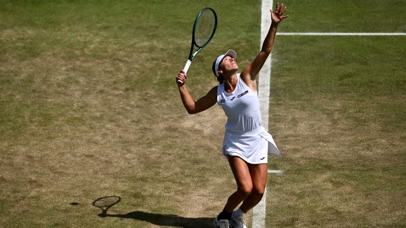 Solana Sierra sigue soñando en Wimbledon: le ganó a Bucsa y clasificó a octavos de final