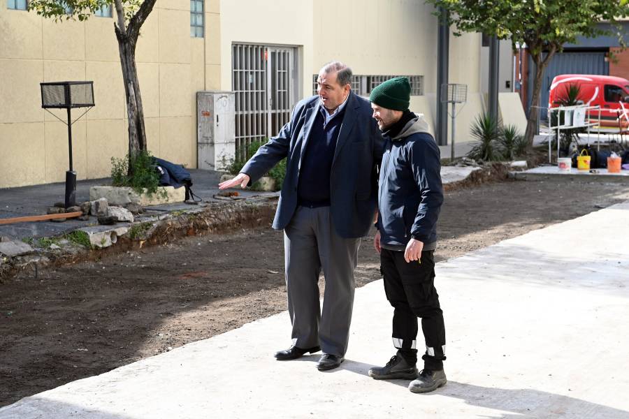 Juan Pablo Poletti supervisó avances en plazas y calles