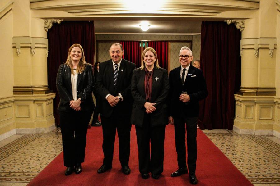 El Teatro Municipal se vistió de gala por el Día de la Independencia 