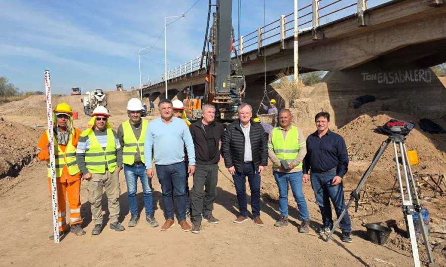 Construyen los PILOTES de la obra de ensanche de puentes sobre RP 4