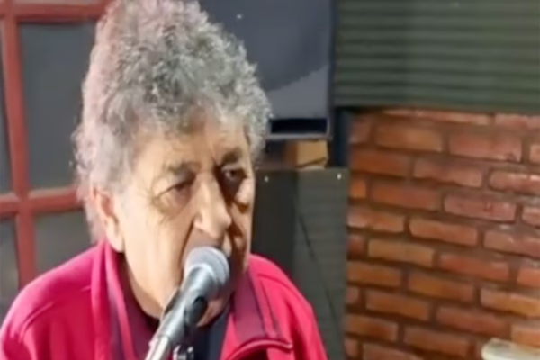 Video: Cacho Deicas reapareció cantando por primera vez desde su ACV