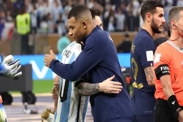 Mundial 2022: Mbappé reveló que le dijo Messi tras ganarle la final