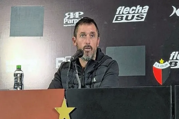 Minella admitió una última incorporación en Colón