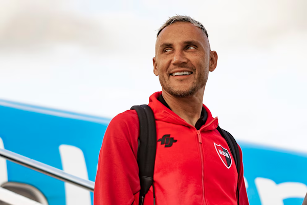 Giro en la negociación entre Newell’s y Pumas por la venta de Navas