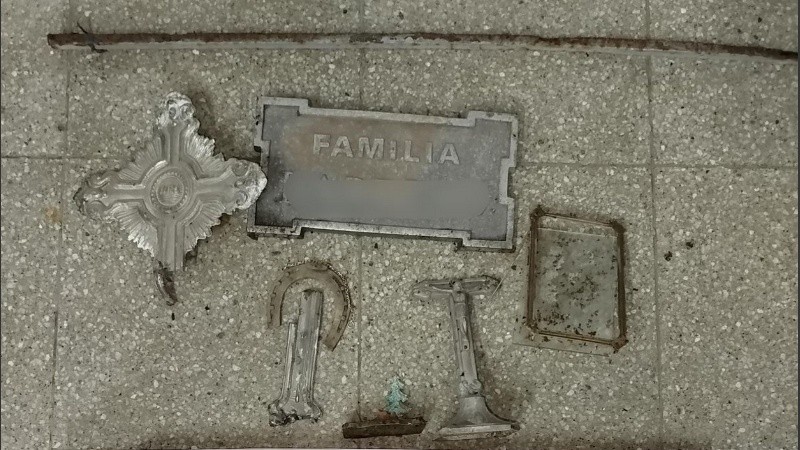 Detuvieron a un joven que había robado placas y cruces de bronce en La Piedad