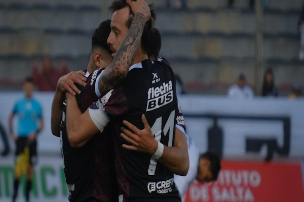 Colón goleó, ganó y sufrió ante Central Norte en Salta