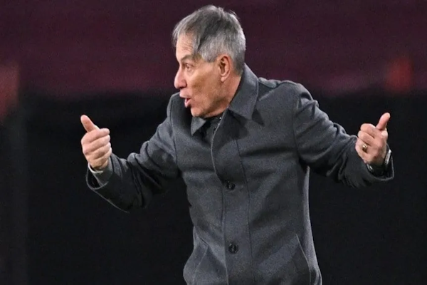 Ariel Holan se refirió a los arbitrajes a Rosario Central