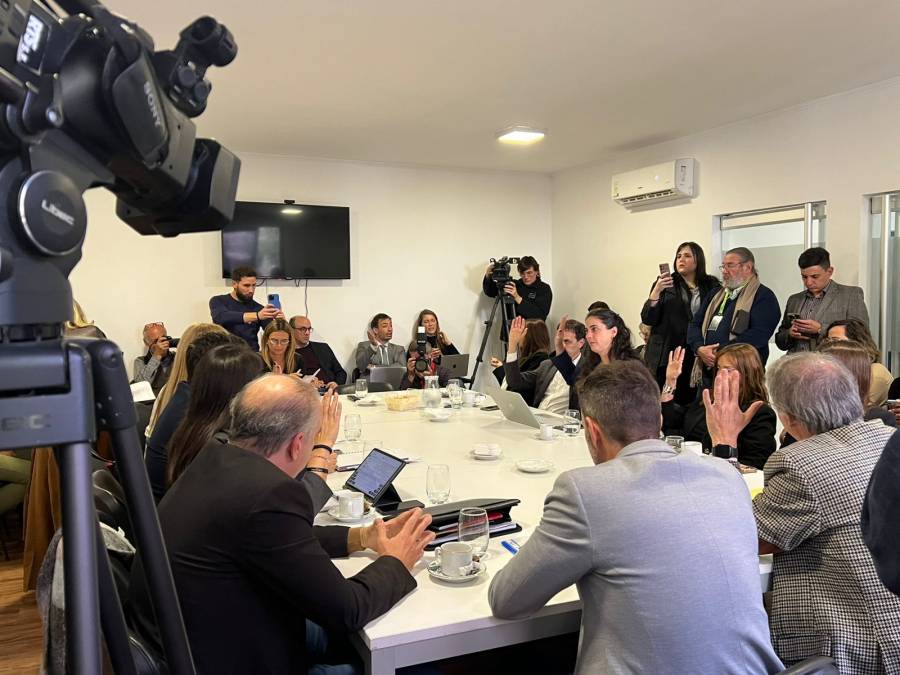 Convención del 25: la comisión de Peticiones rechazó la impugnación de Amalia Granata sobre la Locomotora Oliveras