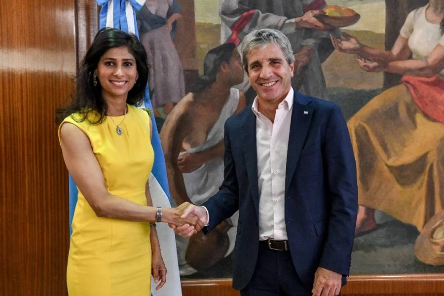 La sorpresiva renuncia de la funcionaria clave del FMI para la Argentina y el mensaje de Caputo