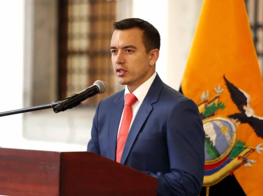 Ecuador anuncia la desvinculación de 5.000 funcionarios públicos y fusión de ministerios