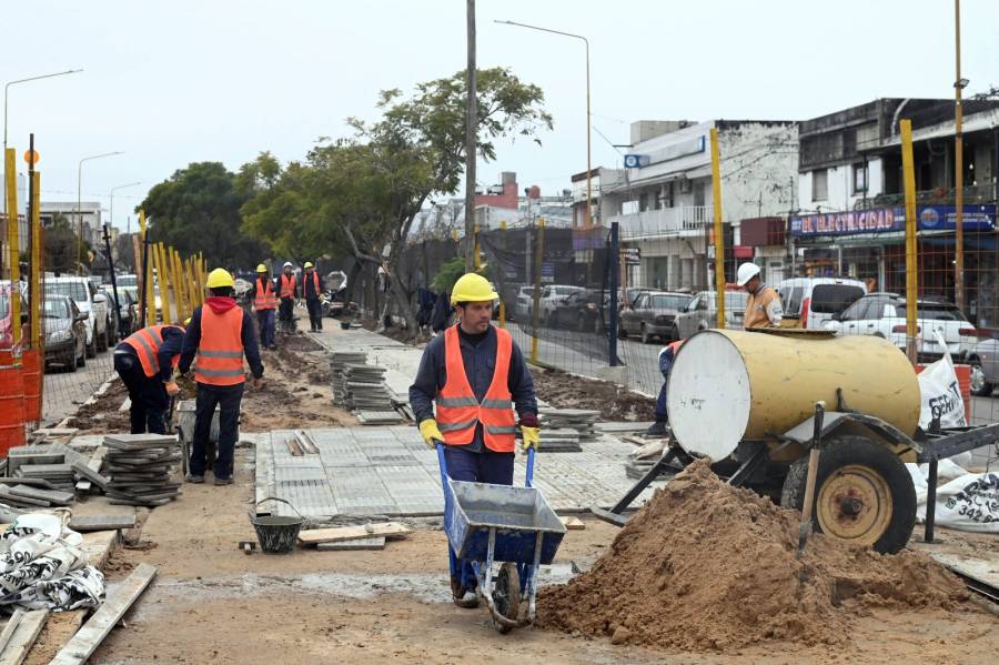 Poletti recorrió los avances de la obra del cantero central de Aristóbulo del Valle
