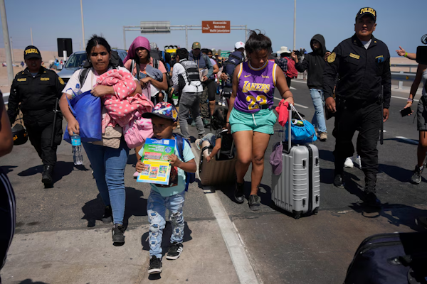 Venezuela busca desde Bolivia repatriar migrantes en Perú y Chile