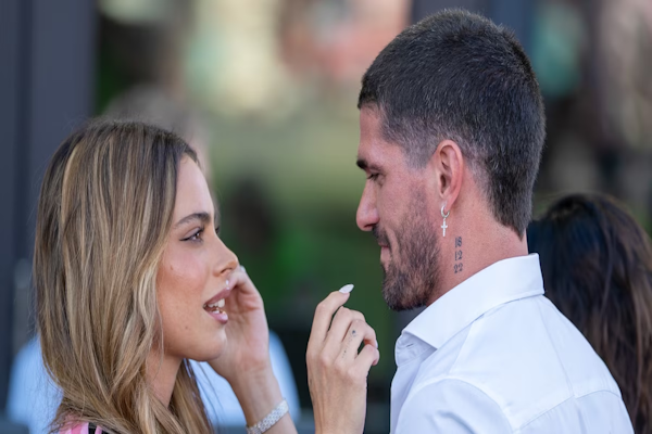 Inter Miami: Tini Stoessel acompañó a Rodrigo De Paul en su presentación