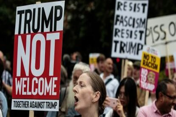 Trump en Escocia generó protestas masivas