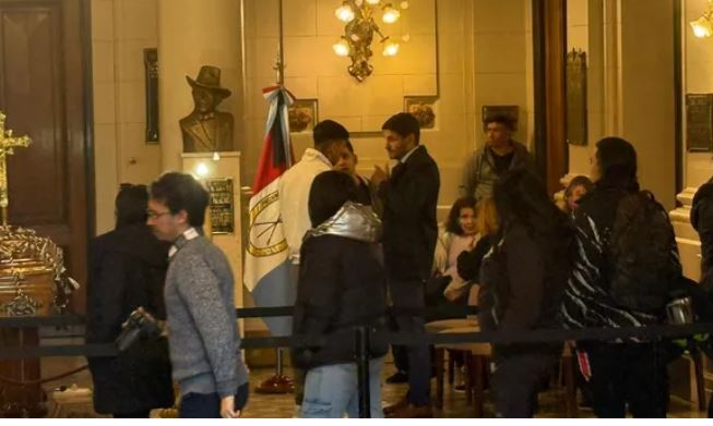 Pullaro pasó por la Legislatura y despidió a 